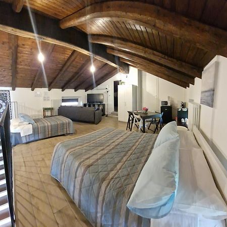 La Tana Dei Corgi Bed & Breakfast Moncrivello Exterior photo