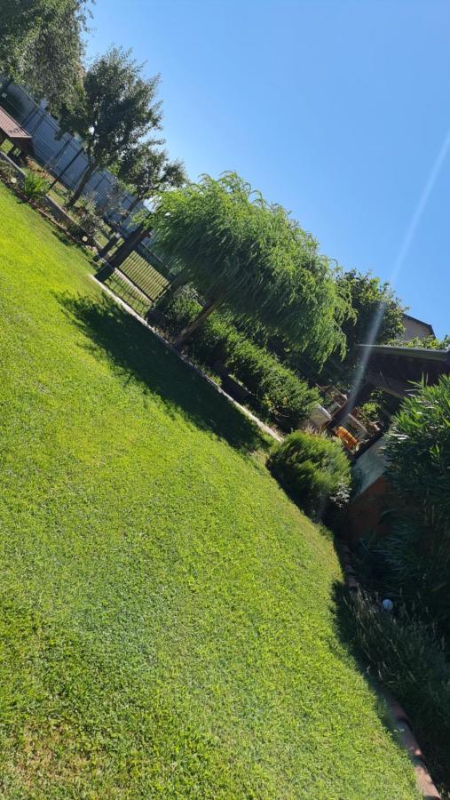La Tana Dei Corgi Bed & Breakfast Moncrivello Exterior photo