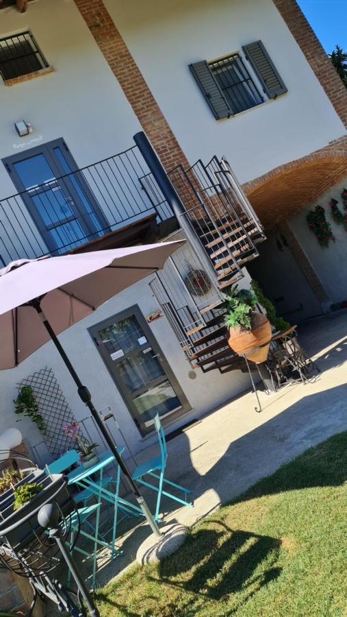 La Tana Dei Corgi Bed & Breakfast Moncrivello Exterior photo
