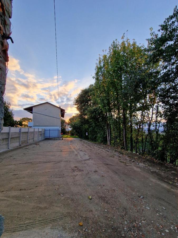 La Tana Dei Corgi Bed & Breakfast Moncrivello Exterior photo