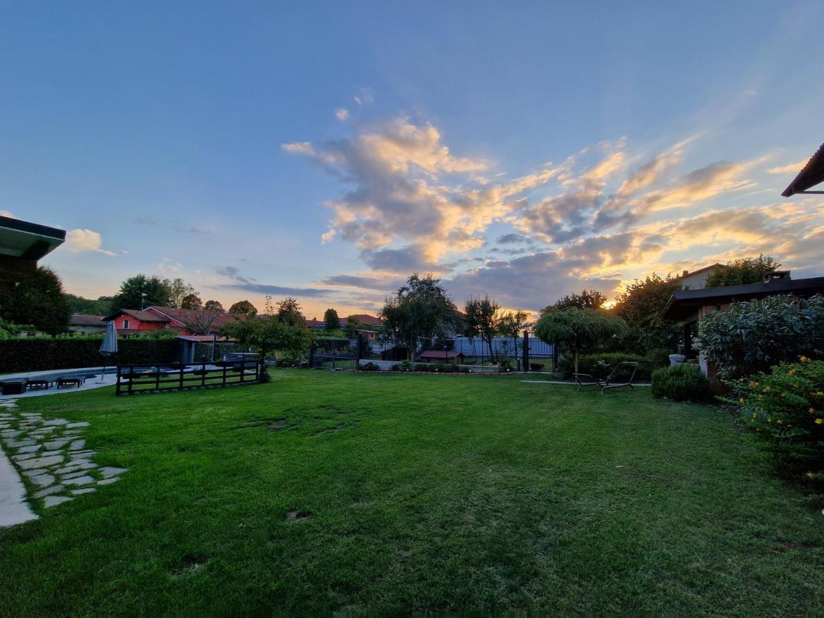 La Tana Dei Corgi Bed & Breakfast Moncrivello Exterior photo