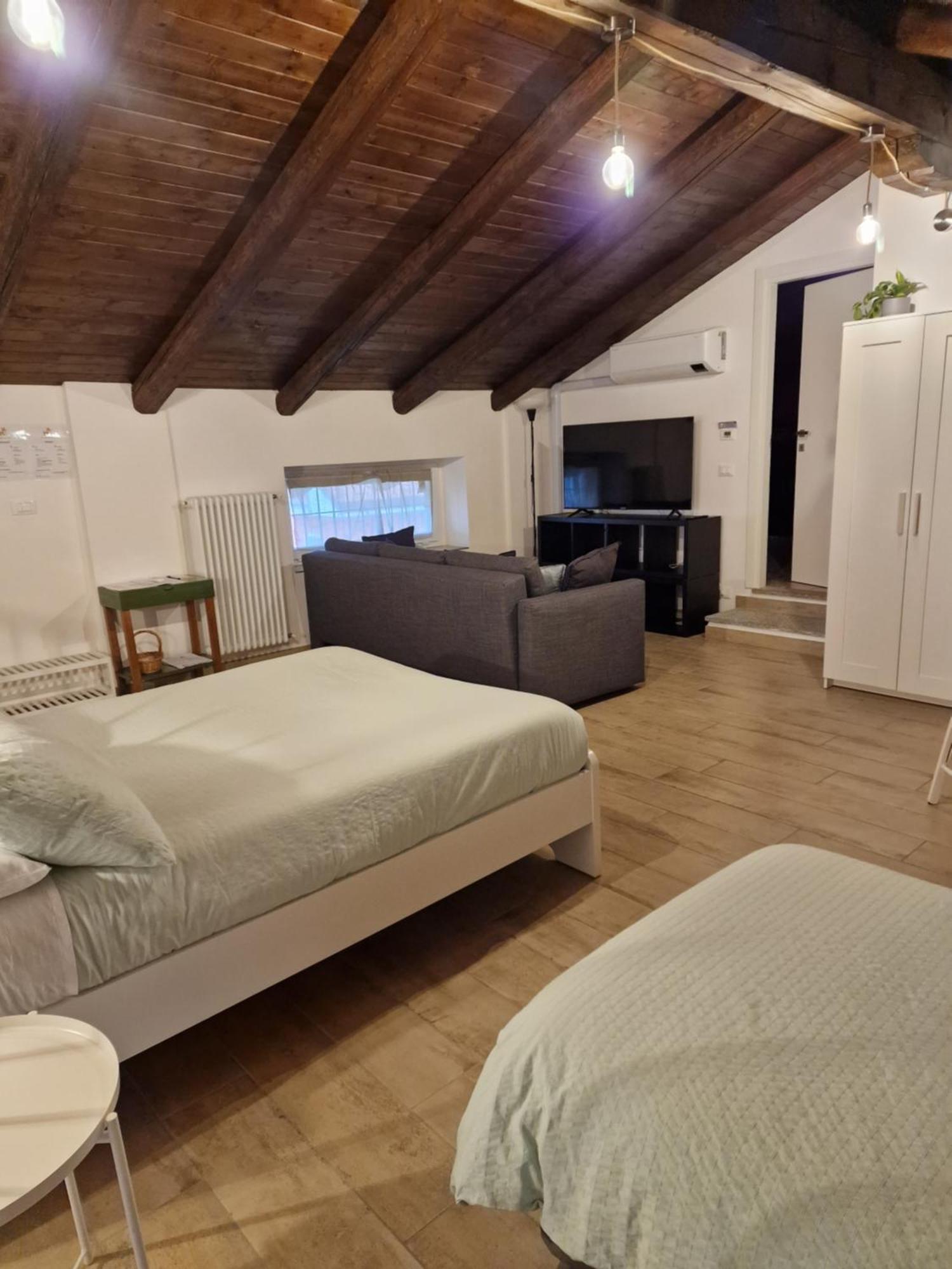 La Tana Dei Corgi Bed & Breakfast Moncrivello Room photo
