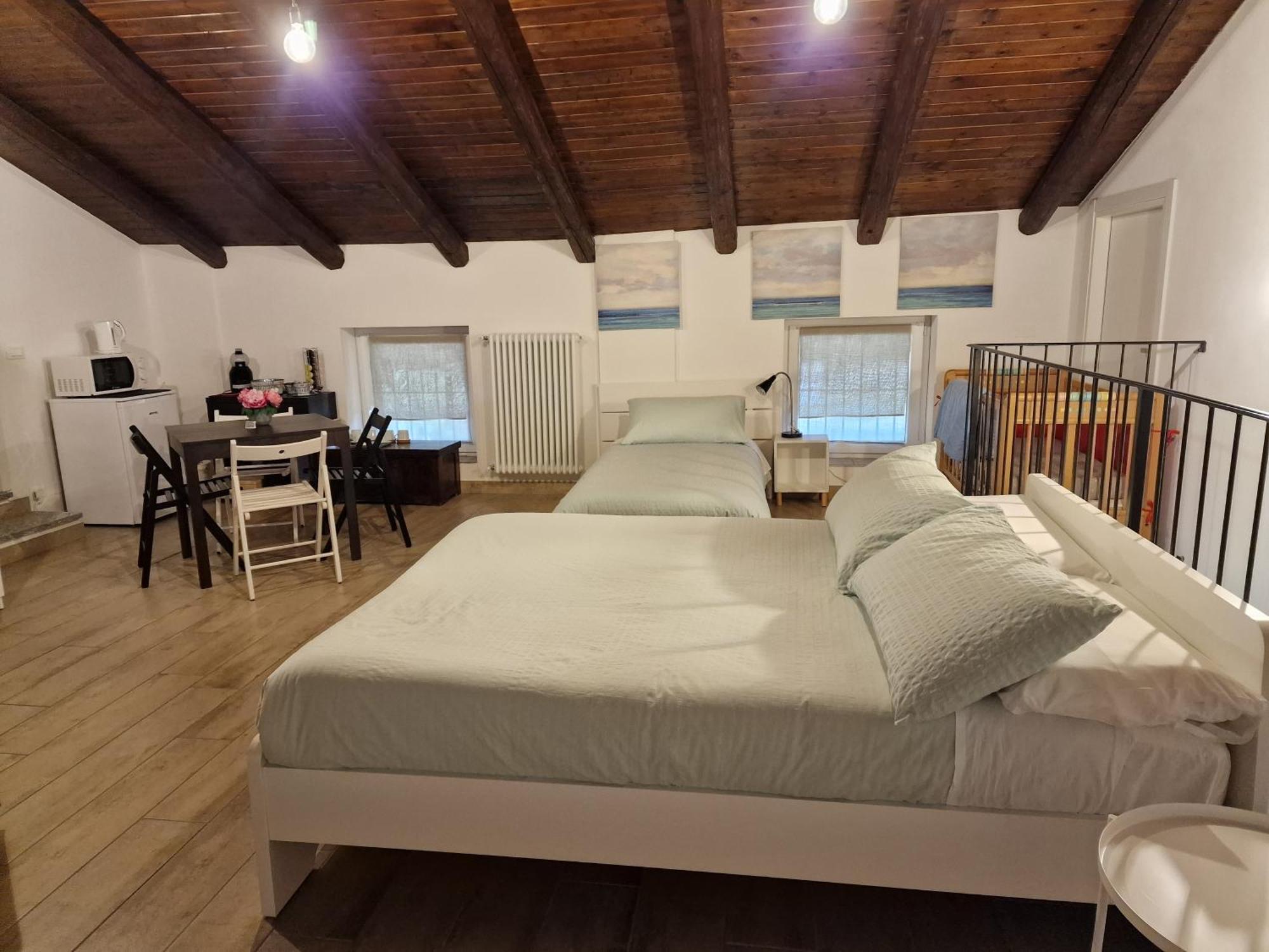 La Tana Dei Corgi Bed & Breakfast Moncrivello Room photo