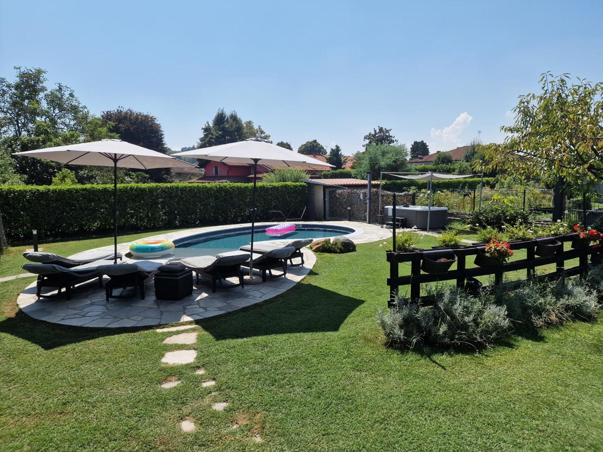 La Tana Dei Corgi Bed & Breakfast Moncrivello Exterior photo