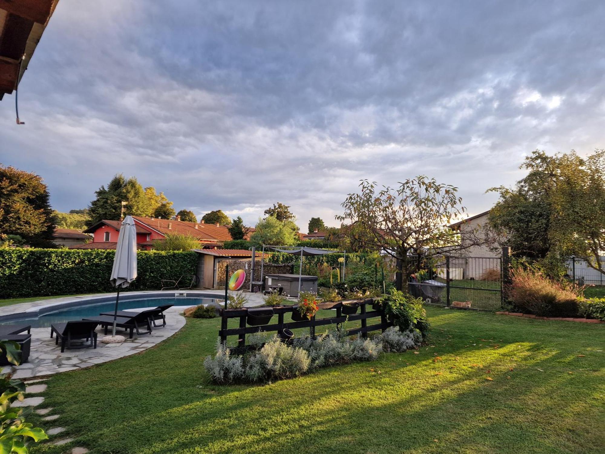 La Tana Dei Corgi Bed & Breakfast Moncrivello Exterior photo
