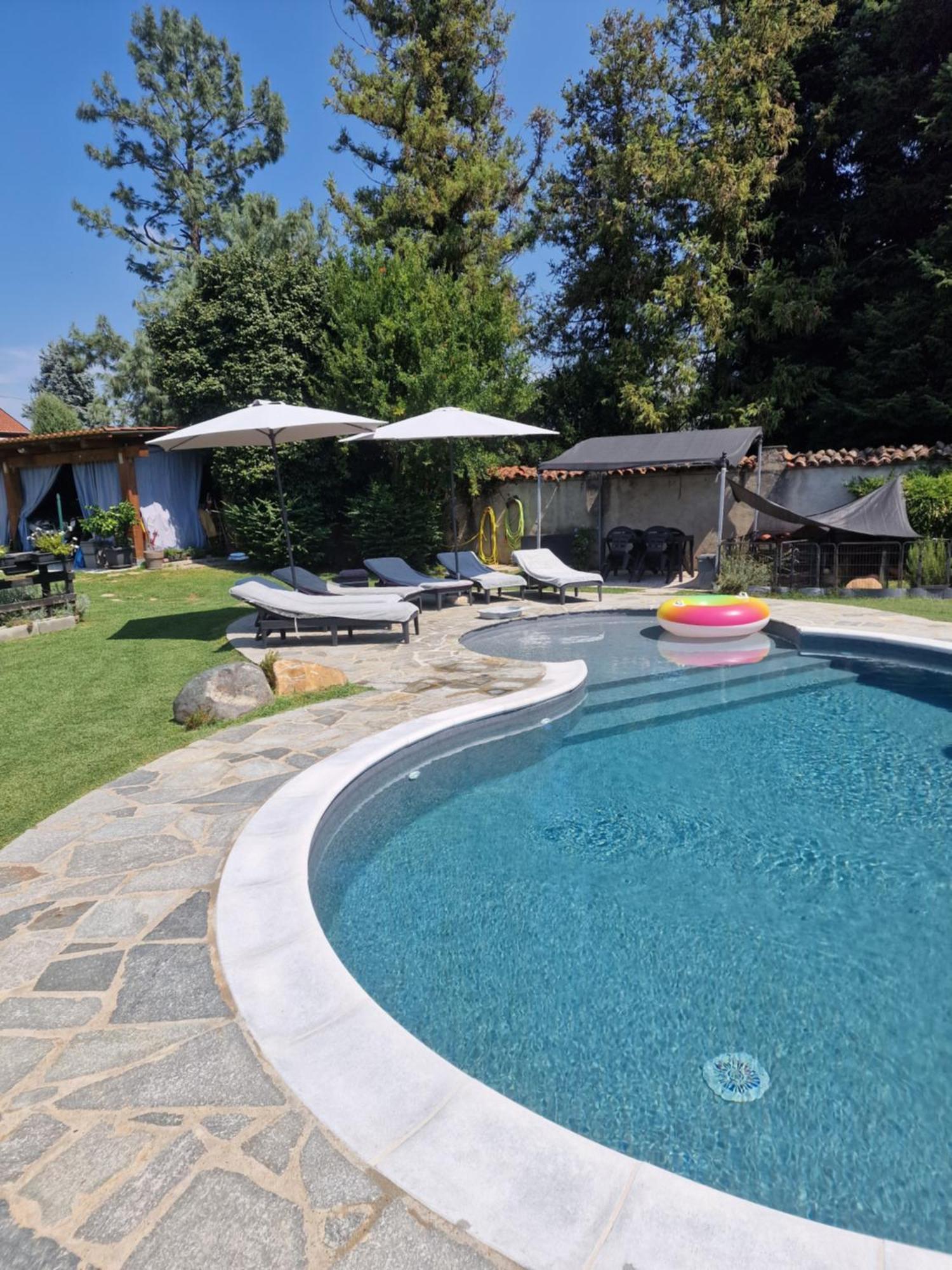 La Tana Dei Corgi Bed & Breakfast Moncrivello Exterior photo