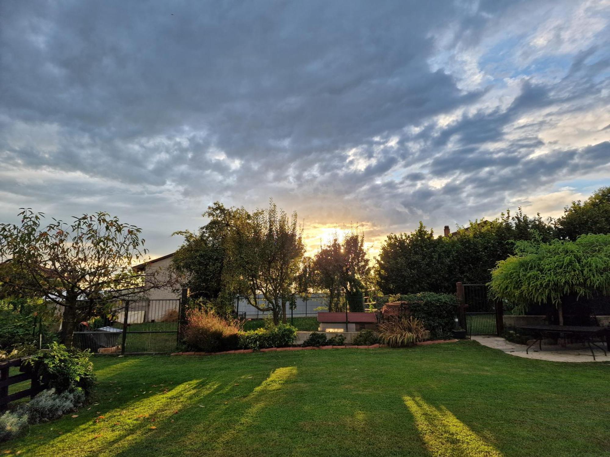 La Tana Dei Corgi Bed & Breakfast Moncrivello Exterior photo
