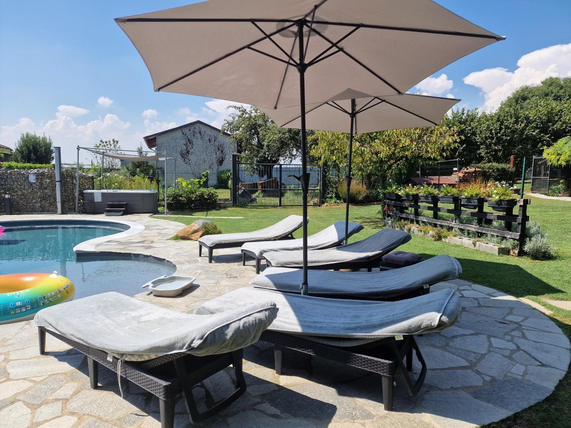 La Tana Dei Corgi Bed & Breakfast Moncrivello Exterior photo